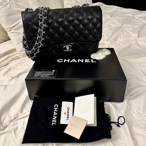 💢CONSIGNED💢 Chanel Jumbo Classic Flap